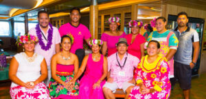 Crew an Bord des Aranui 5 Postschiffs