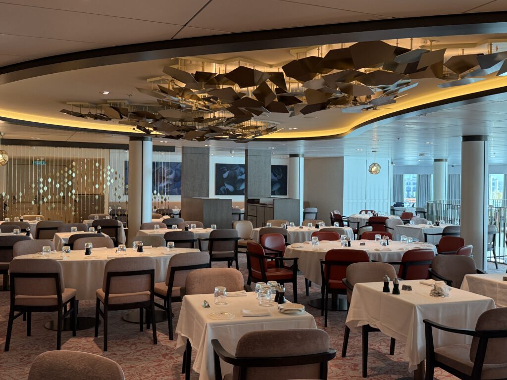 Restaurant an Board der P&O Iona