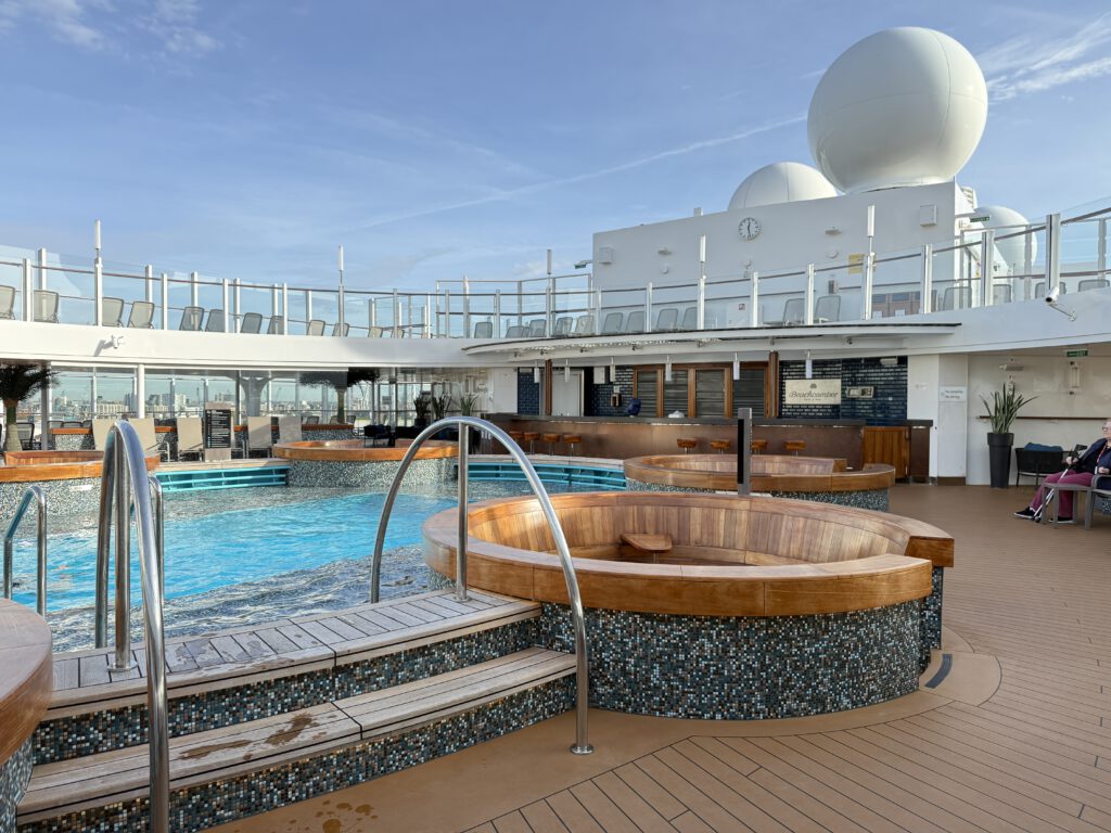 Pooldeck der P&O Iona