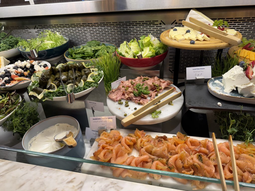 Frühstück im Pullman Dubai Jumeirah Lakes Towers Hotel