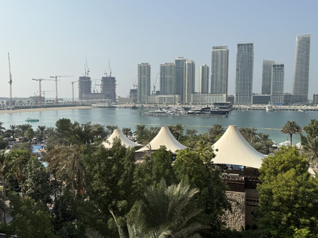 Ausblick von meinem Zimmer im Westin Mina Seyahi