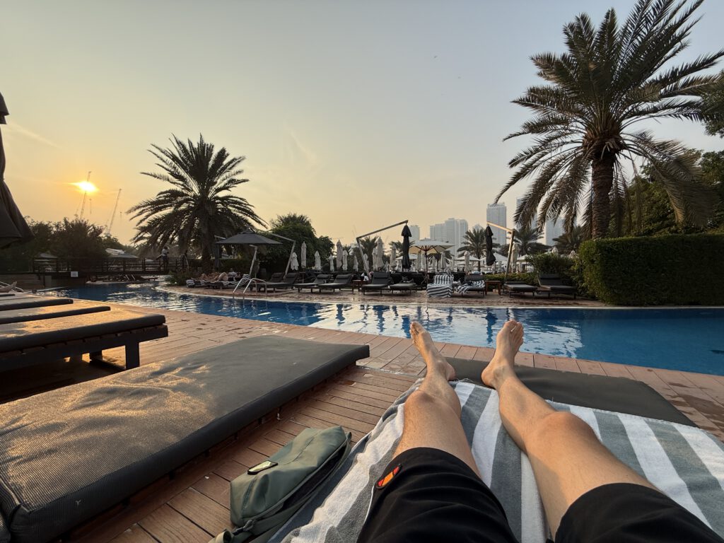 Pool Landschaft im Westin Dubai Mina Seyahi