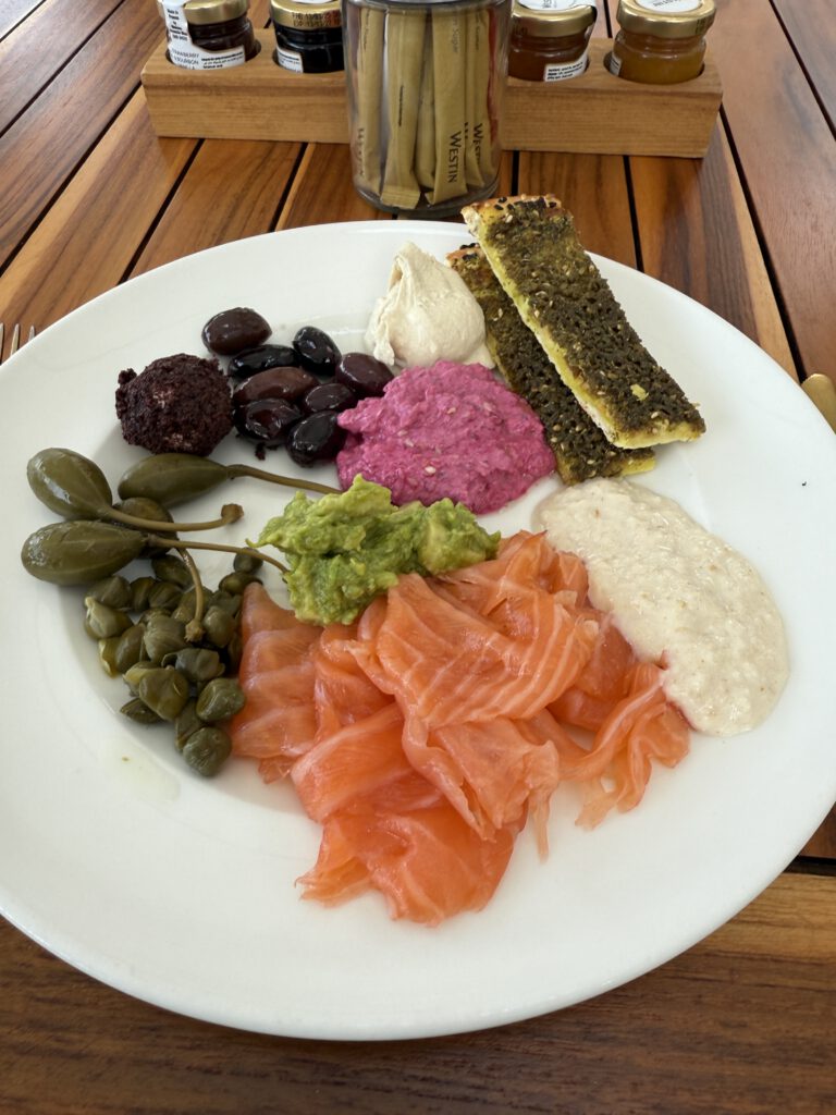 Frühstücksauswahl im Westin Dubai Mina Seyahi