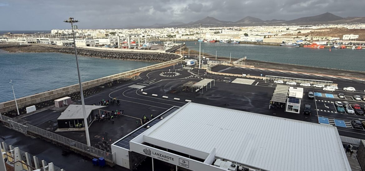 Wie kommt man vom Kreuzfahrthafen Lanzarote in die Innenstadt?