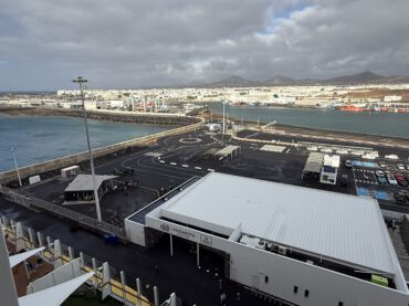 Wie kommt man vom Kreuzfahrthafen Lanzarote in die Innenstadt?