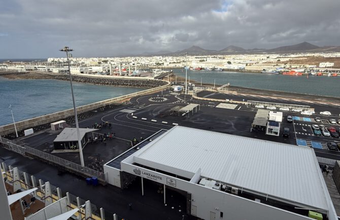 Wie kommt man vom Kreuzfahrthafen Lanzarote in die Innenstadt?
