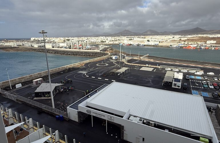 Wie kommt man vom Kreuzfahrthafen Lanzarote in die Innenstadt?
